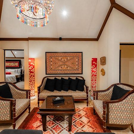 The Cheriz Boutique نوفارا إيلِيا المظهر الخارجي الصورة